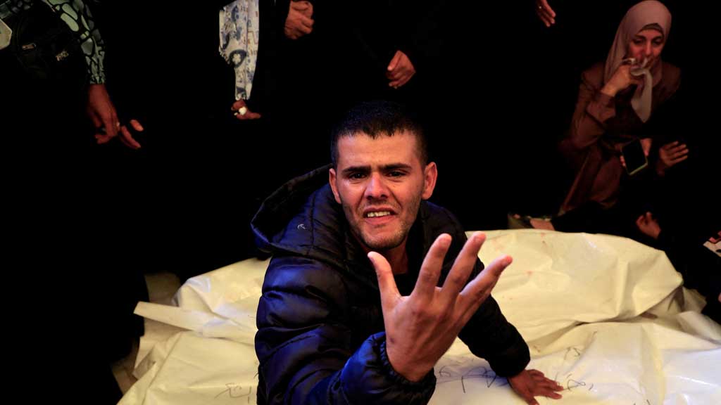 গাজায় ভোররাত থেকে ইসরায়েলি হামলায় নিহত ১০১